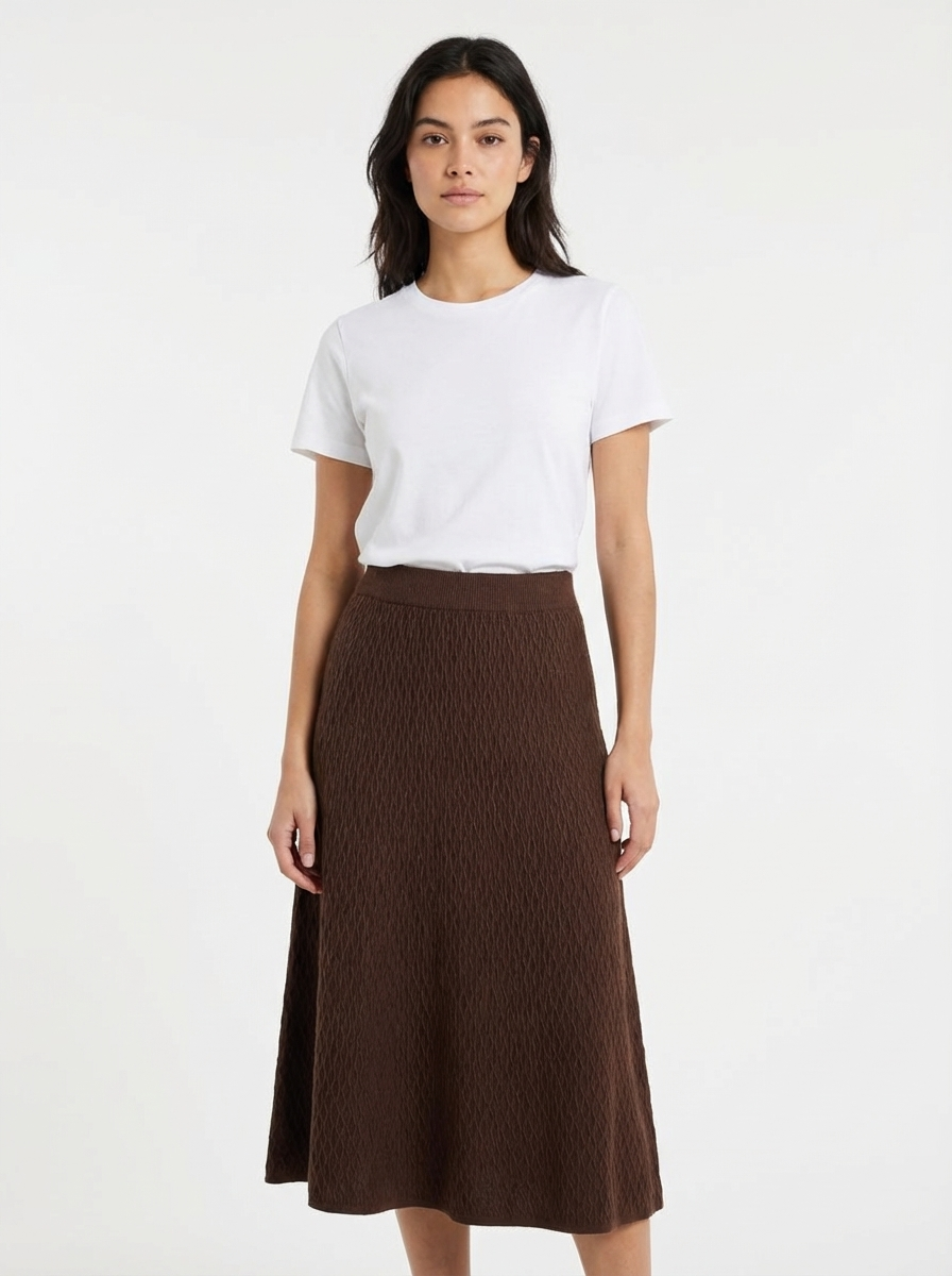 تنورة محبوكة بقصّة A مميزة