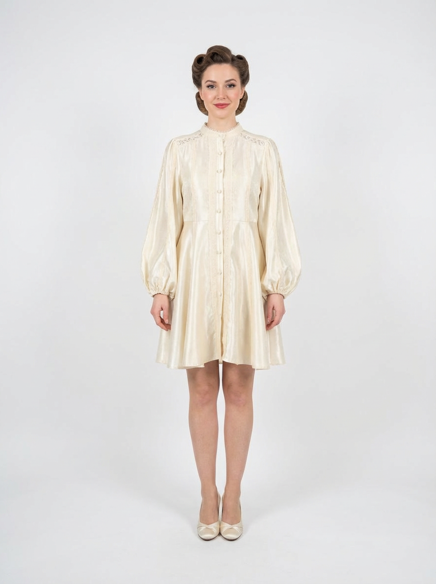 فستان قصير بأزرار أمامية وأكمام منفوخة