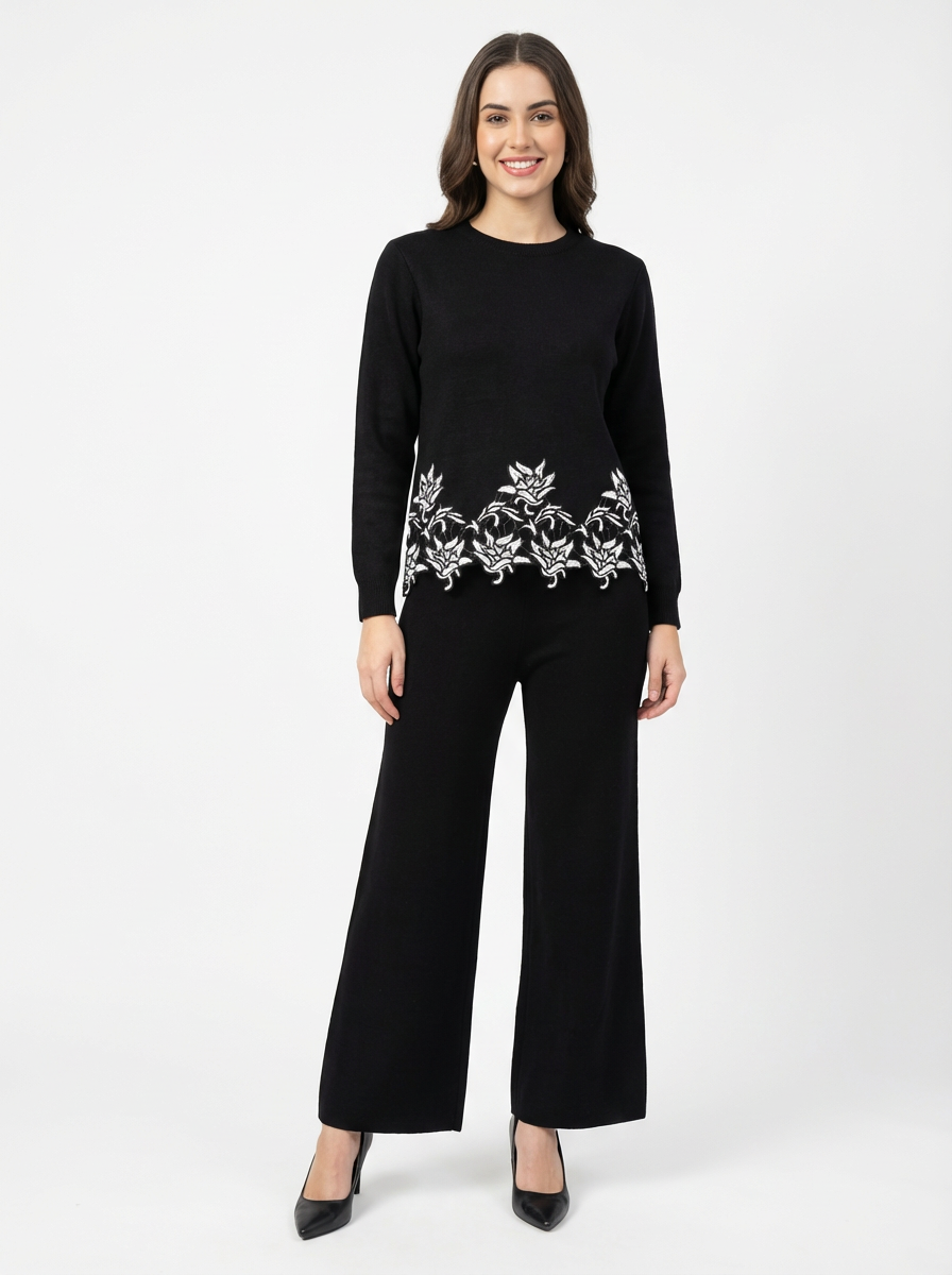 Embroidered Knit Set