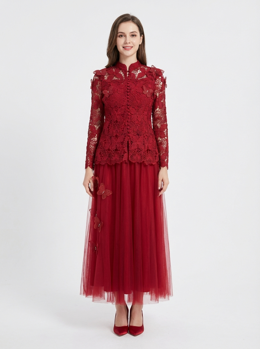 بدلة سهرة بدانتيل وتول الفراشات