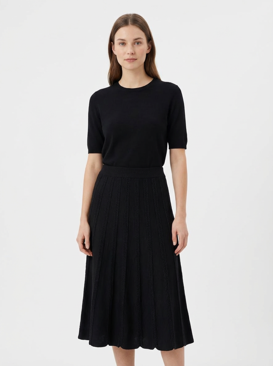 تنورة صوف ميدي بقصّة A وخطوط مضلّعة